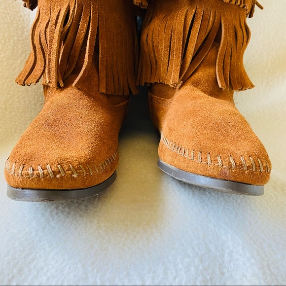 Minnetonka Boots - Picture 6 of 9